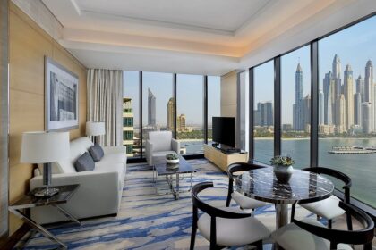 Marriott Resort Palm Jumierah, Dubai - Suite Living Room