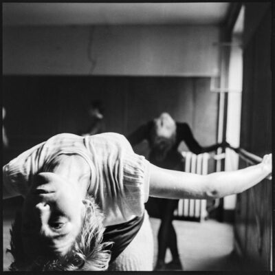 Ernst Scheidegger, Allieva della scuola di danza di Madame Rousanne, Parigi, 1955 © Stiftung Ernst Scheidegger-Archiv, Zürich