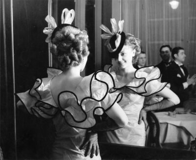 Soirée Haute couture, Paris 1935 ©Estate Brassaï Succession - Philippe Ribeyrolles